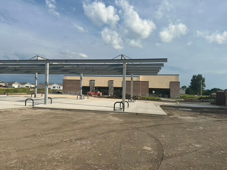 13851 W 175th St, Overland Park, KS à vendre - Photo du bâtiment - Image 2 de 2