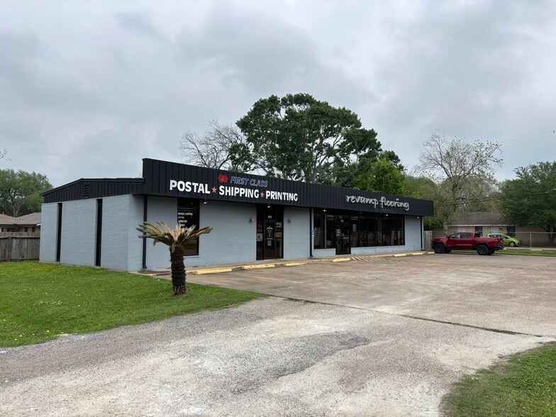 5203-5205 Broadway St, Pearland, TX for lease - Building Photo - Image 1 of 23