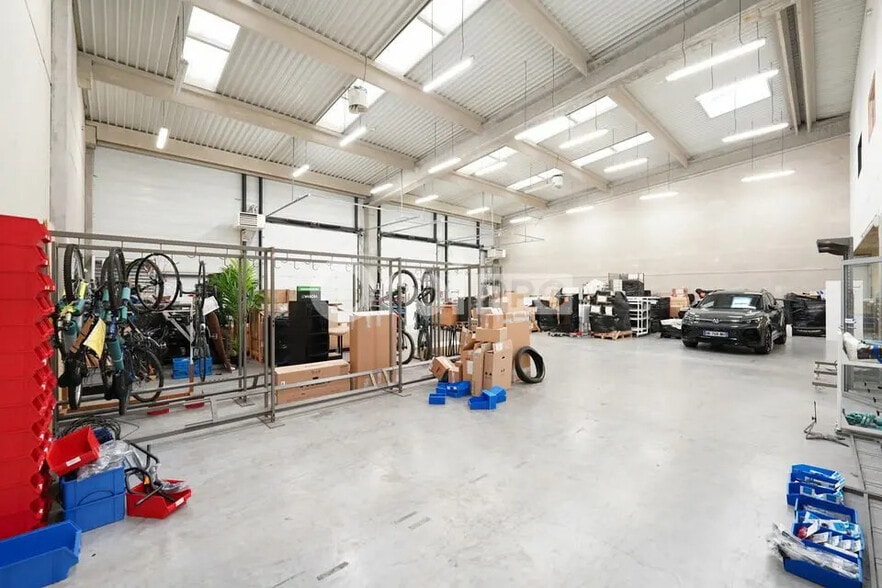 Bureau dans Saint-Quentin-Fallavier à louer - Photo intérieure - Image 3 de 21