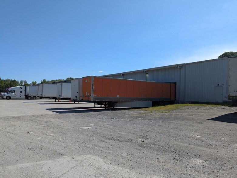 9 Riverview Dr, Marlboro, NY for lease - Building Photo - Image 2 of 4