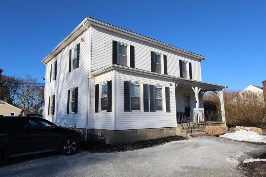 460 E Main Rd, Middletown, RI à vendre - Photo du bâtiment - Image 3 de 49