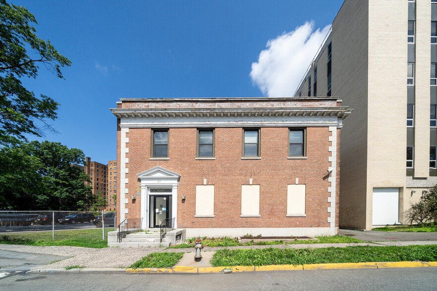 37 Evergreen Pl, East Orange, NJ for lease - Building Photo - Image 3 of 15