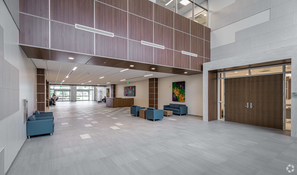 2122 W Cypress Creek Rd, Fort Lauderdale, FL à louer - Hall d’entrée - Image 2 de 10