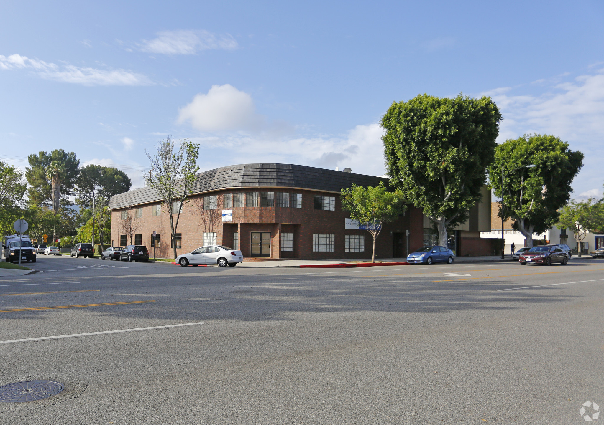 2000 W Magnolia Blvd, Burbank, CA for sale Primary Photo- Image 1 of 1