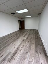 2500 E Hallandale Beach Blvd, Hallandale Beach, FL à louer Photo intérieure- Image 2 de 4