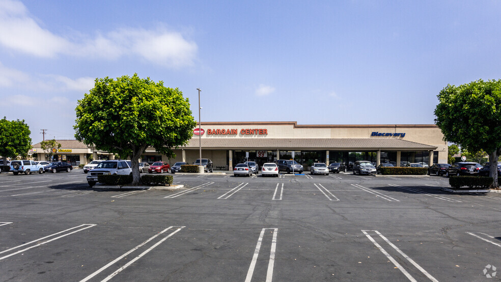 8888-8998 Knott Ave, Buena Park, CA for lease - Building Photo - Image 2 of 5