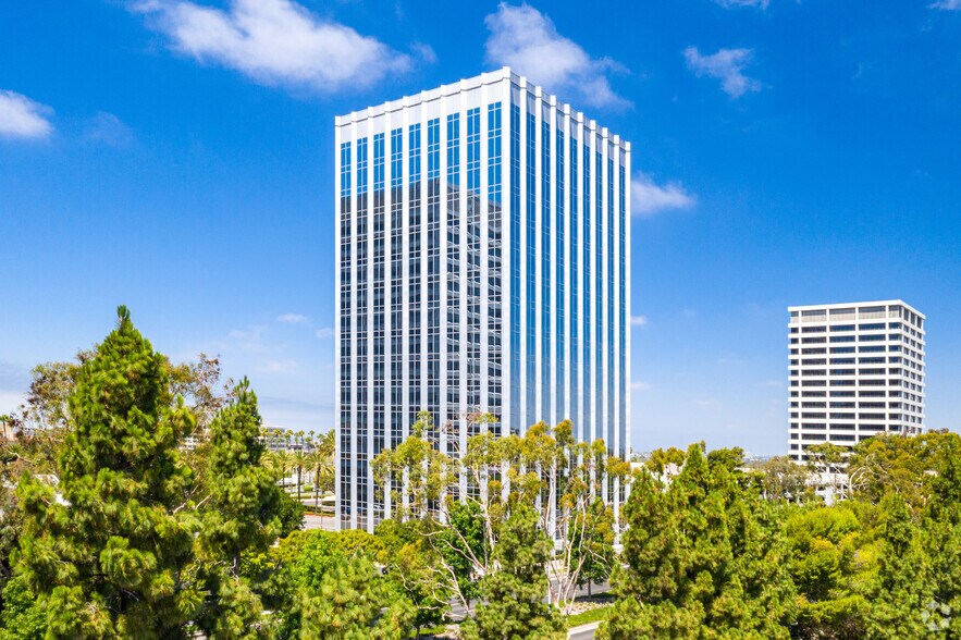 620 Newport Center Dr, Newport Beach, CA à louer - Photo du bâtiment - Image 2 de 5