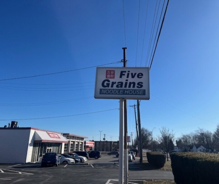 1459 E Dorothy Ln, Dayton, OH à louer - Photo du bâtiment - Image 3 de 4