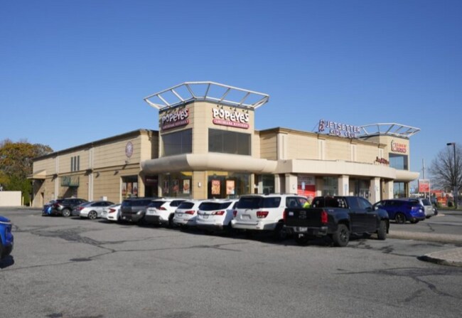 Plus de détails pour 155 W Sunrise Hwy, Lindenhurst, NY - Commerce de détail à vendre