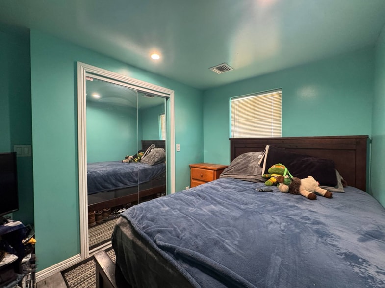 15723 Kadota St, Sylmar, CA for sale - Building Photo - Image 2 of 51