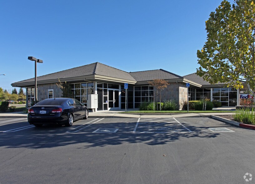919 Reserve Dr, Roseville, CA à louer - Photo du bâtiment - Image 3 de 16