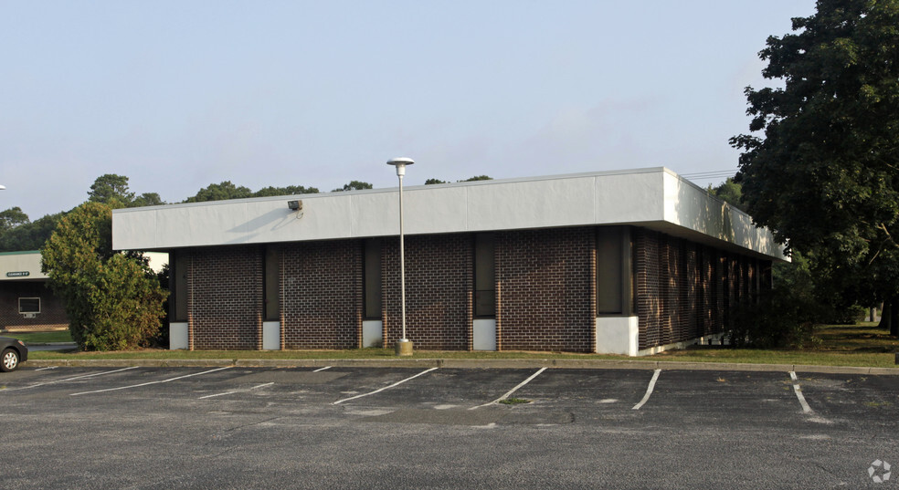 640 Montauk Hwy, Shirley, NY for lease - Building Photo - Image 2 of 6