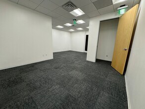 5500 Ming Ave, Bakersfield, CA for lease Interior Photo- Image 1 of 4