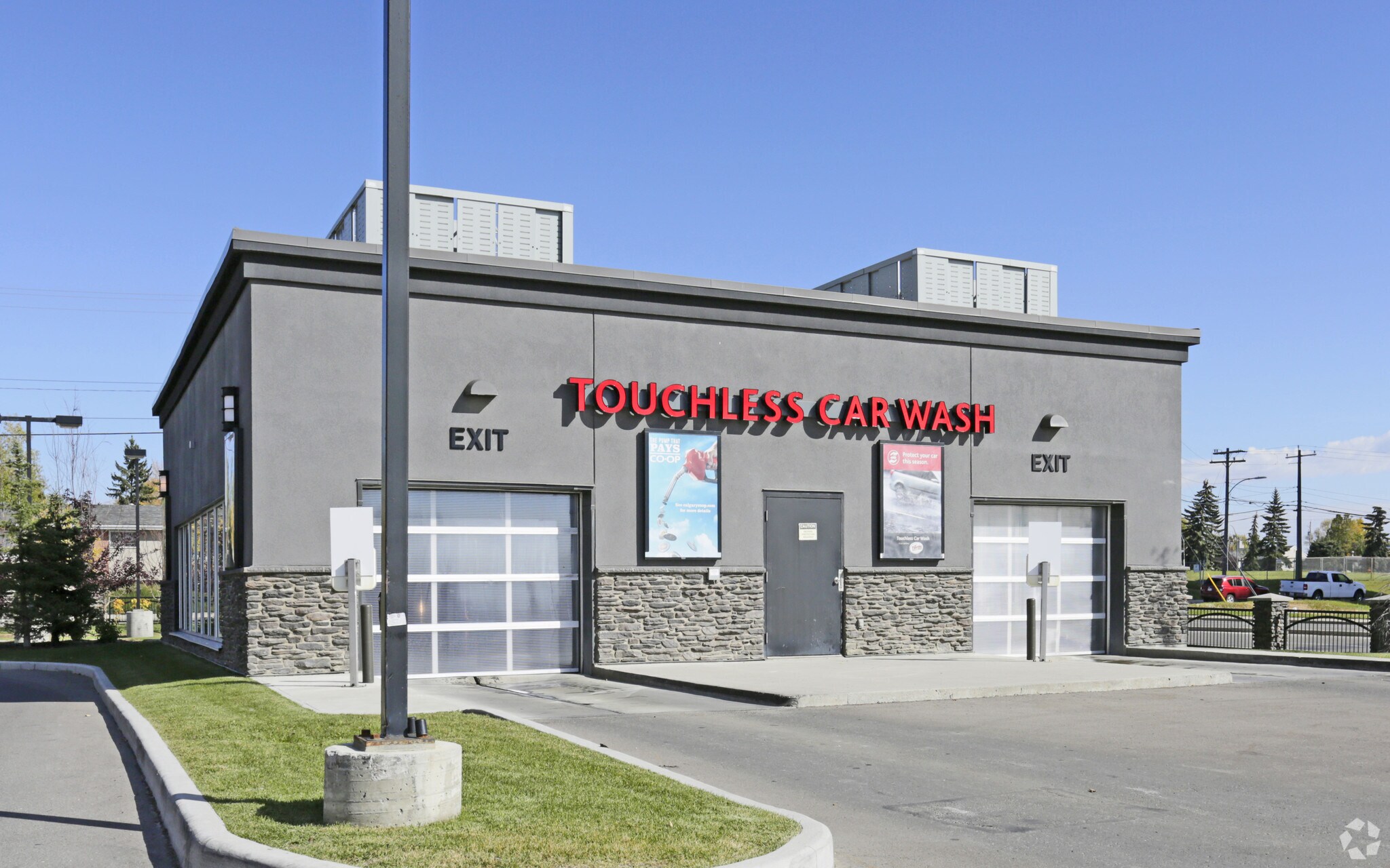 3330 17 Ave SE, Calgary, AB for sale Primary Photo- Image 1 of 1