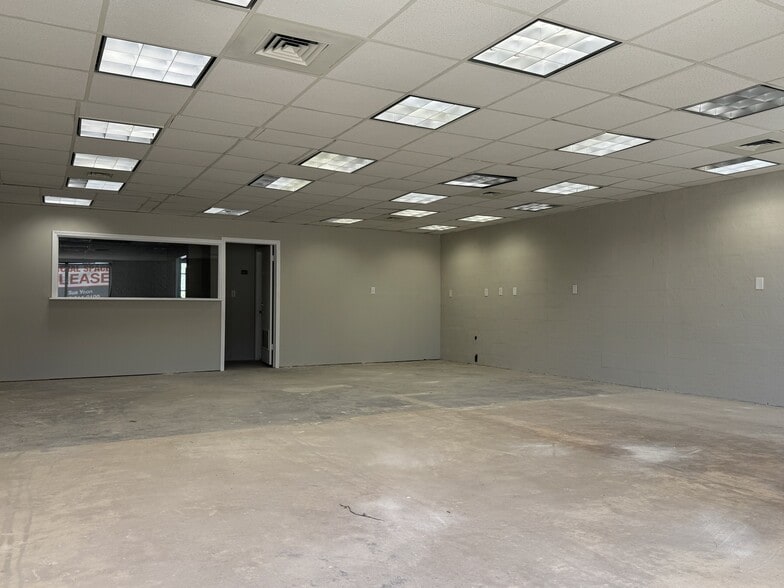 2111-2113 W Main St, Norman, OK for lease - Building Photo - Image 3 of 12