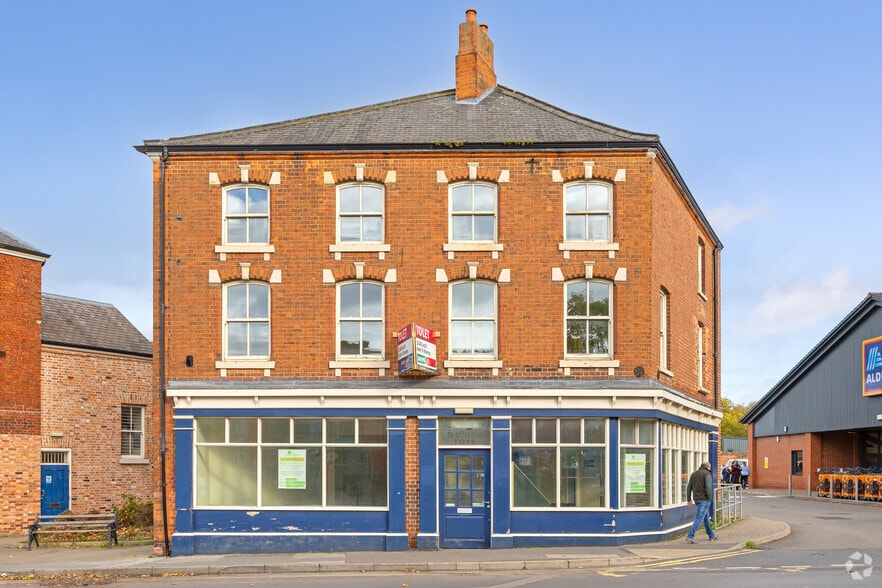 87 Carolgate, Retford for lease - Primary Photo - Image 1 of 2