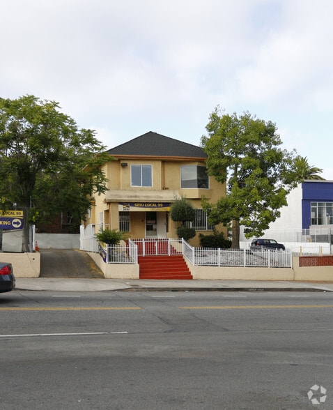 2738 W 8th St, Los Angeles, CA for sale - Primary Photo - Image 1 of 2