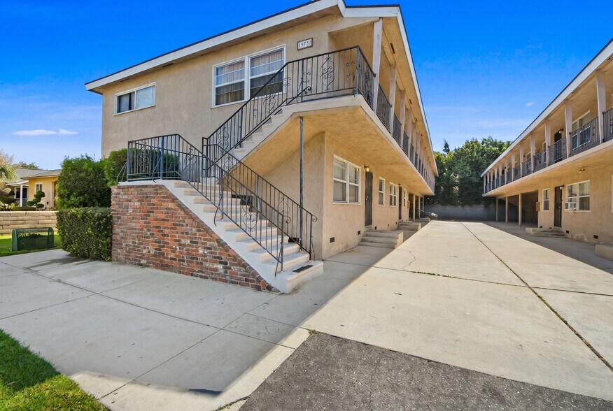 15732 Santa Ana Ave, Bellflower, CA à vendre - Photo du bâtiment - Image 3 de 7