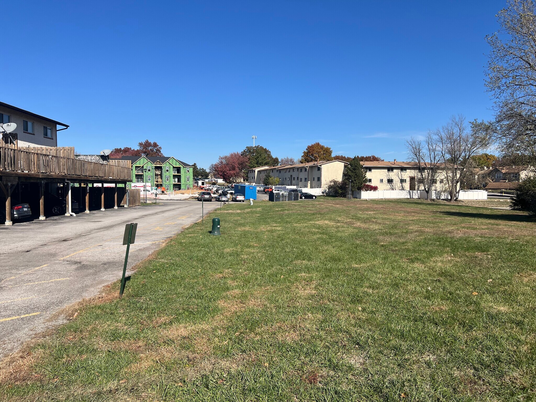 290 Carmel Woods Dr, Ellisville, MO à vendre Photo du bâtiment- Image 1 de 3