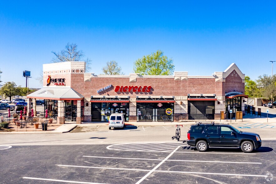 11075 W IH-10, San Antonio, TX for lease - Building Photo - Image 2 of 10