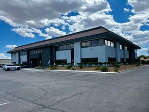 2755-2795 E Desert Inn Rd, Las Vegas, NV à louer Photo intérieure- Image 1 de 14