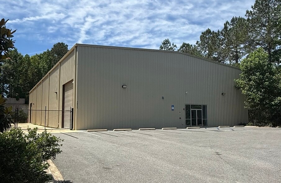 2830 Industrial Plaza Dr, Tallahassee, FL à vendre - Photo du bâtiment - Image 1 de 17