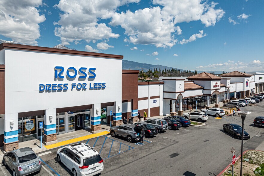 121 E Foothill Blvd, Upland, CA à louer - Photo du bâtiment - Image 3 de 8