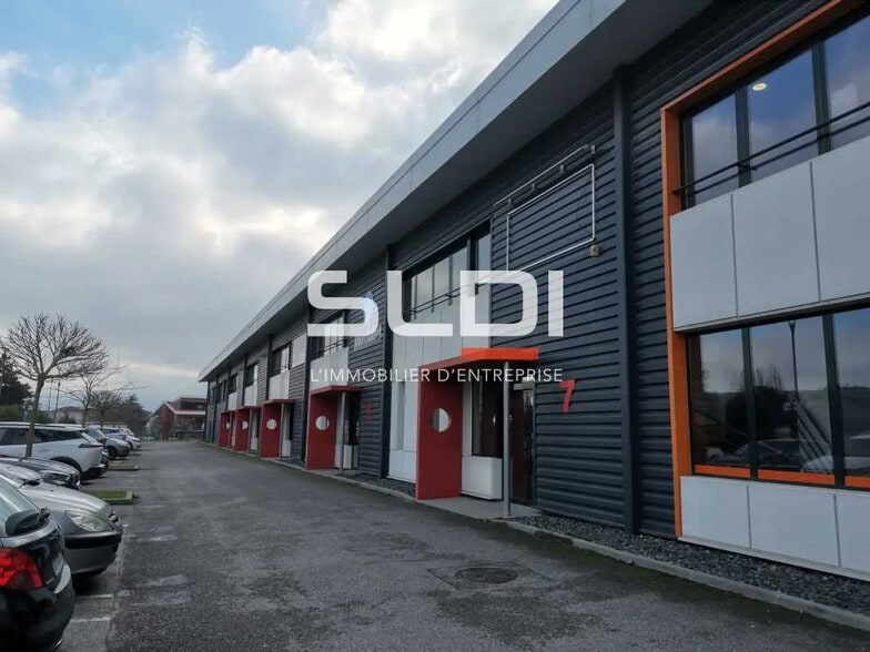 Flex in Saint-Quentin-Fallavier for lease - Building Photo - Image 1 of 8