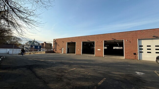 Plus de détails pour 45 Ryan Ave, Port Chester, NY - Industriel à louer