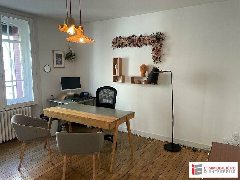 Office in Rennes for lease - Building Photo - Image 3 of 7