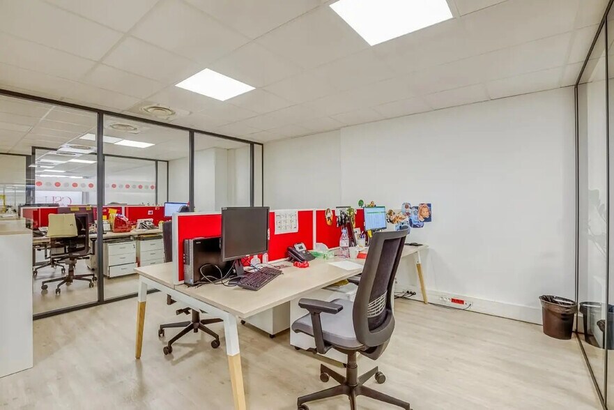 143 Rue De Saussure, Paris for lease - Interior Photo - Image 3 of 14