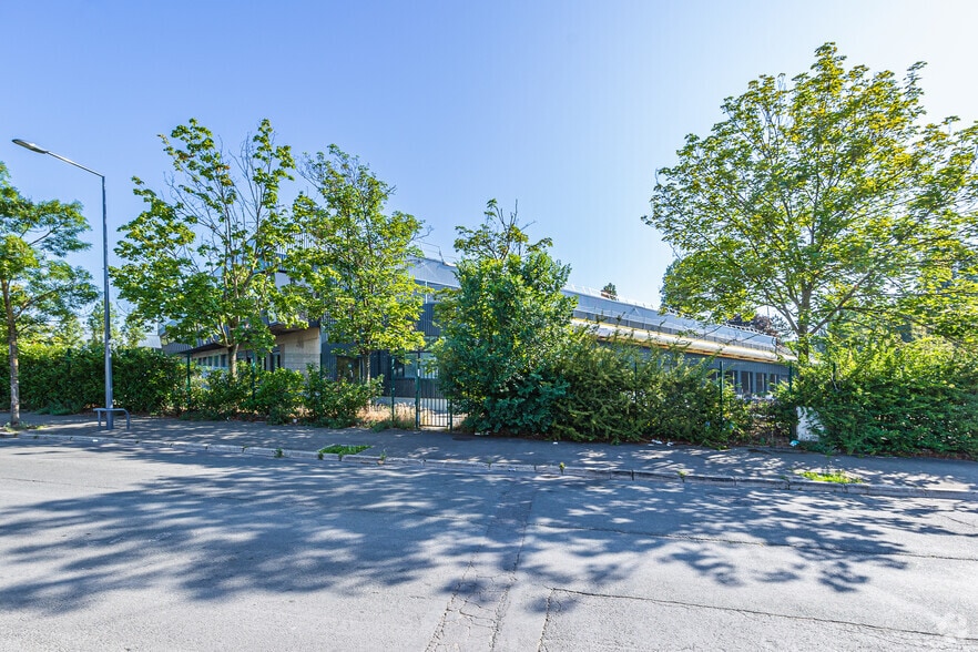 34 Avenue Du 8 Mai 1945, Villeneuve-la-Garenne for lease - Building Photo - Image 2 of 3