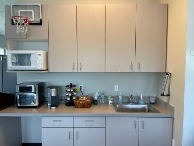 14269 Danielson St, Poway, CA for lease - Building Photo - Image 3 of 9