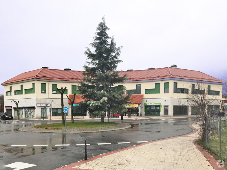 Avenida Marqués De Santillana, 18, Moralzarzal, Madrid à vendre - Photo du bâtiment - Image 2 de 2