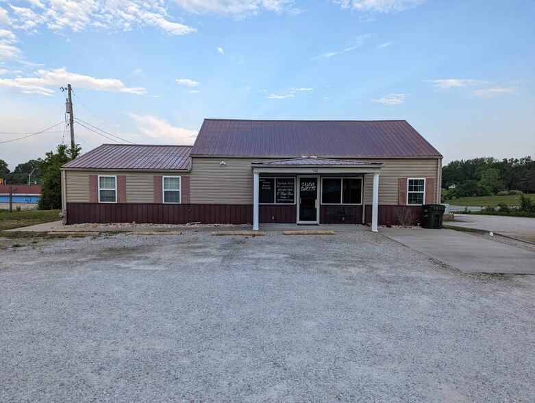 102 S Alma St, Nevada, MO for sale - Primary Photo - Image 1 of 13