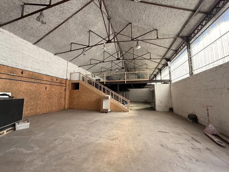 Flex in Lyon for lease Interior Photo- Image 1 of 8