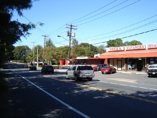 623-629 E Main St, Kings Park, NY for sale - Building Photo - Image 3 of 12