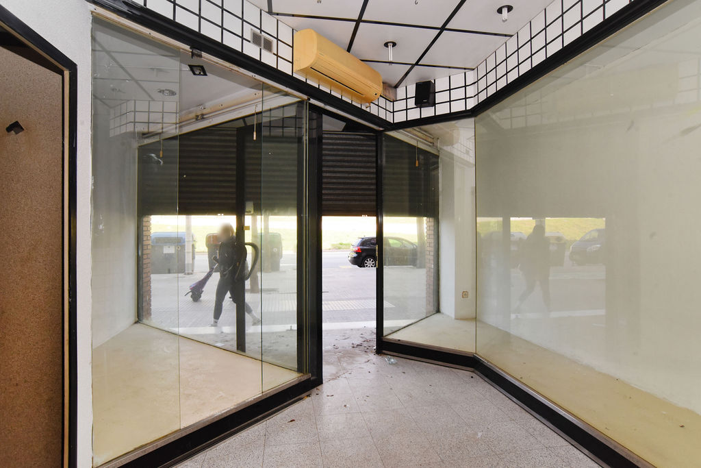 Santa Coloma de Gramenet, BAR 08921 - Unit 01 - - Interior Photo - Image 1 of 18