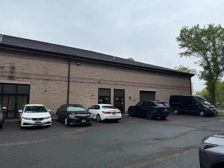 102 Wooster St, Bethel, CT for lease - Building Photo - Image 2 of 6