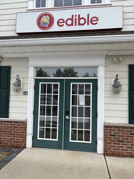 281 Triangle Rd, Hillsborough, NJ à louer - Photo du bâtiment - Image 2 de 10