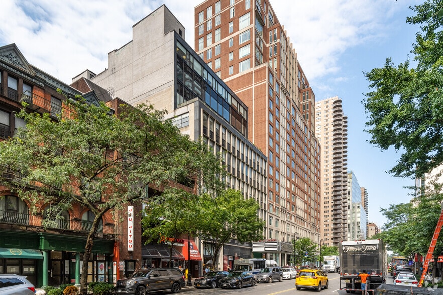 210 E 86th St, New York, NY for sale - Building Photo - Image 3 of 12