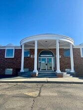 50 Old Village Rd, Columbus, OH for lease Interior Photo- Image 1 of 16