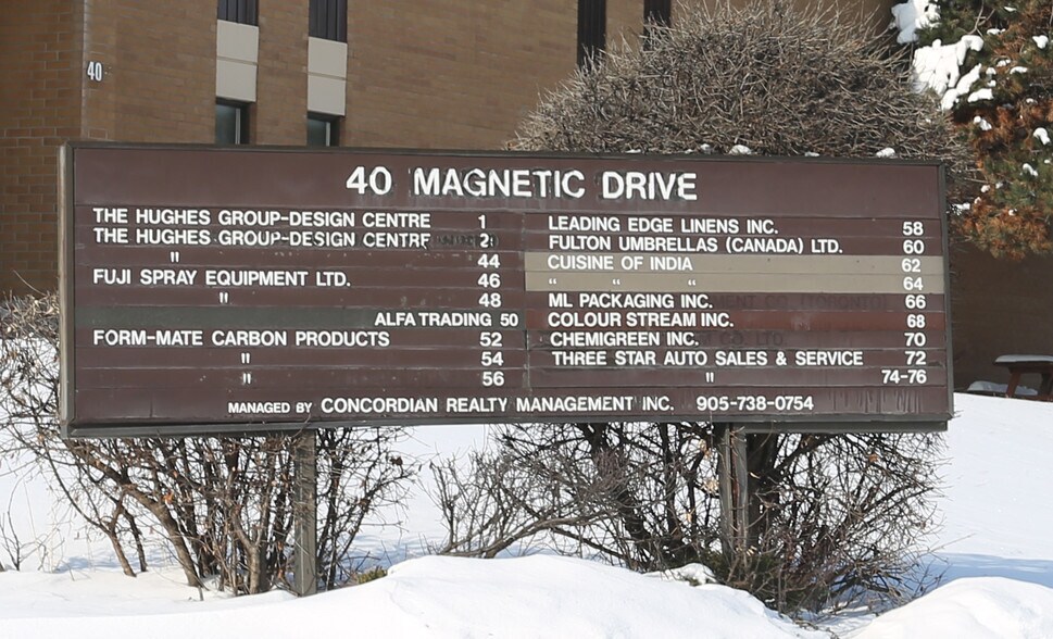 40 Magnetic Dr, Toronto, ON à louer - Photo du bâtiment - Image 2 de 5
