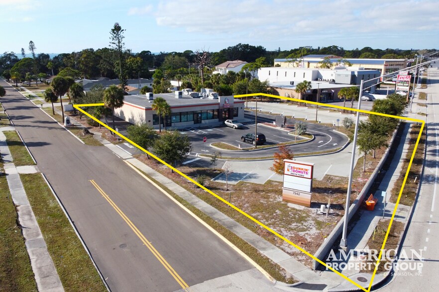 7942 N Tamiami Trl, Sarasota, FL à vendre - Photo du bâtiment - Image 1 de 22