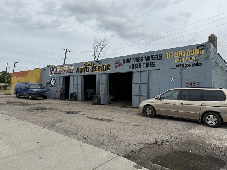 2933 Davison Ave, Detroit, MI for sale - Building Photo - Image 2 of 9