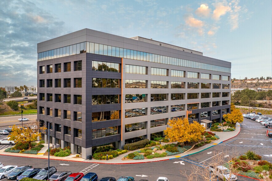 404 Camino del Rio S, San Diego, CA à louer - Photo du bâtiment - Image 3 de 14