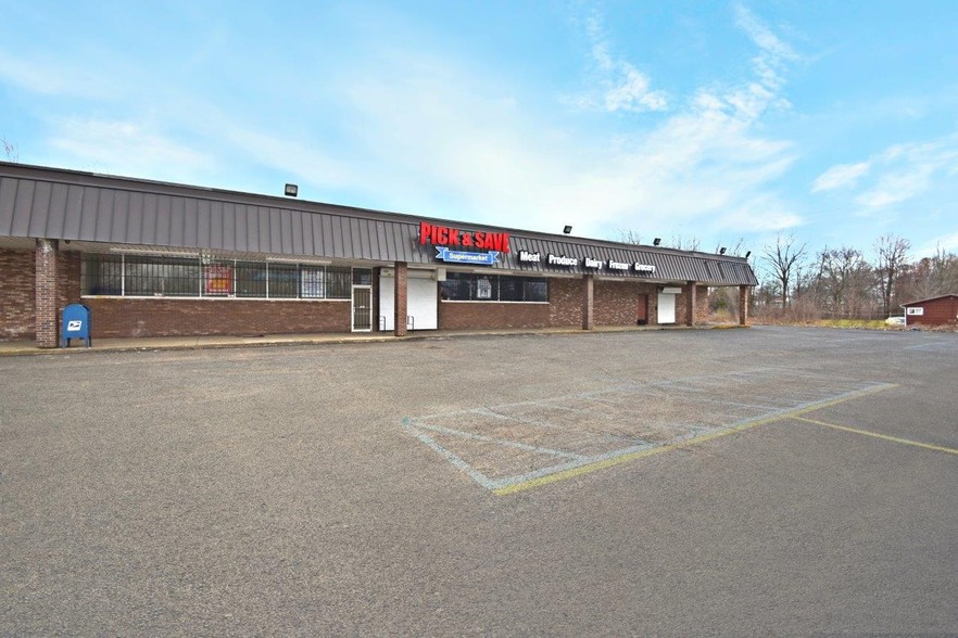 1357-1377 W Coldwater Rd, Flint, MI for sale - Building Photo - Image 2 of 11