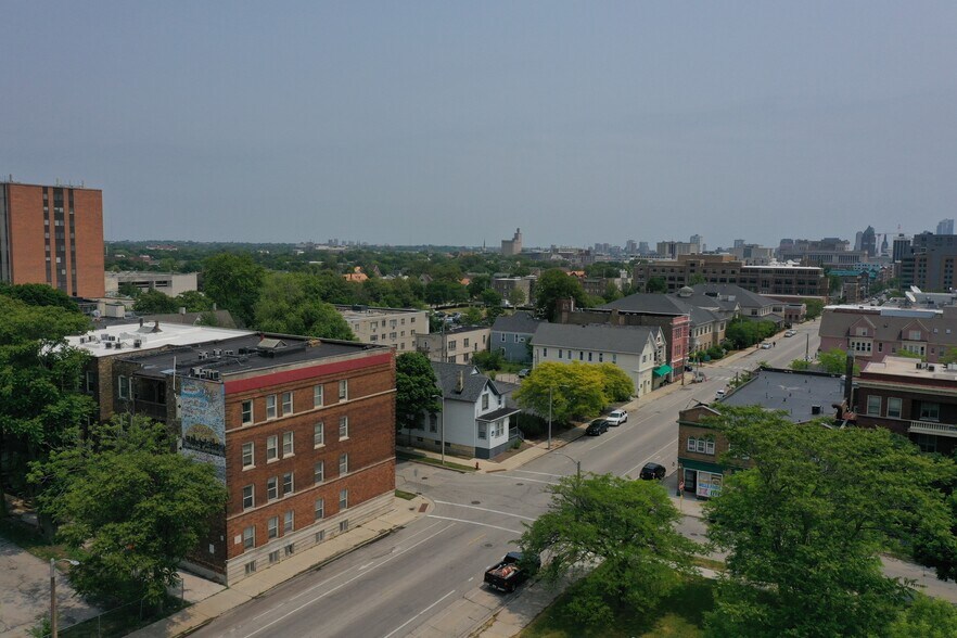 805 N 22nd St, Milwaukee, WI à vendre - Photo du bâtiment - Image 3 de 11