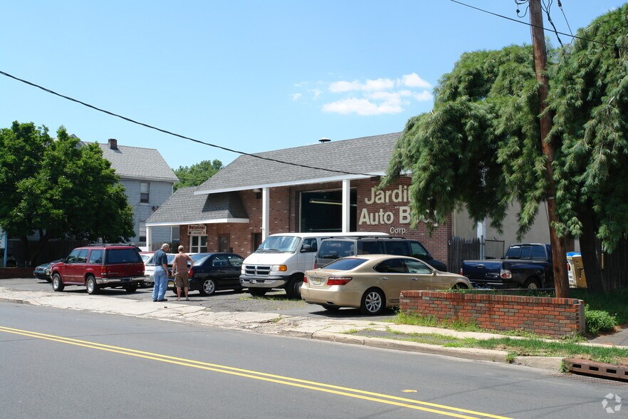 431 E 1st Ave, Roselle, NJ à louer - Photo du bâtiment - Image 2 de 12