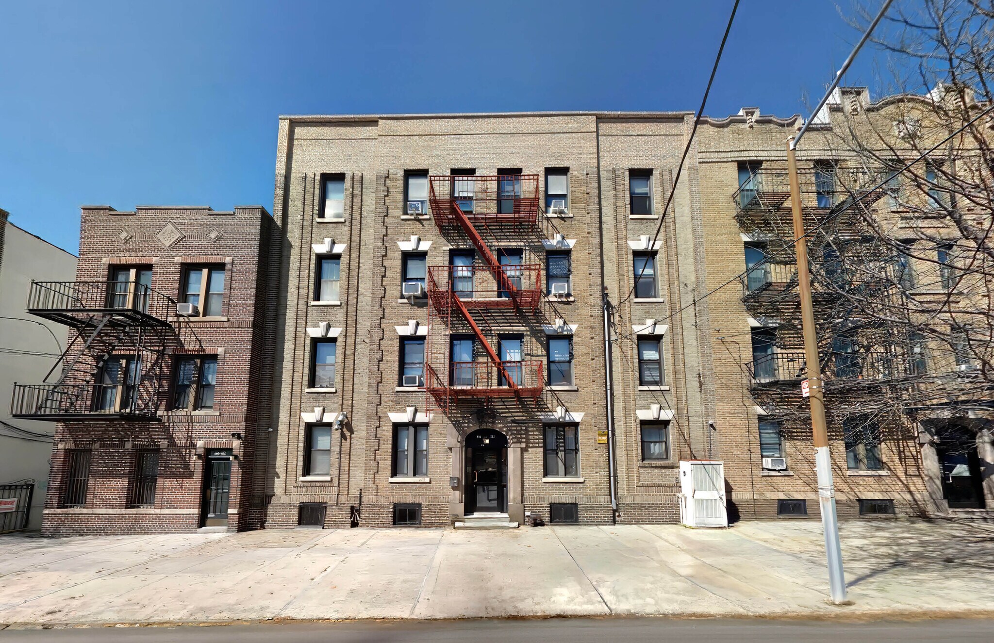 2374 29th St, Astoria, NY à vendre Photo du bâtiment- Image 1 de 9